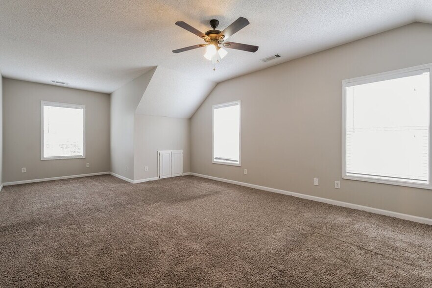 Building Photo - 717 White Dove Dr