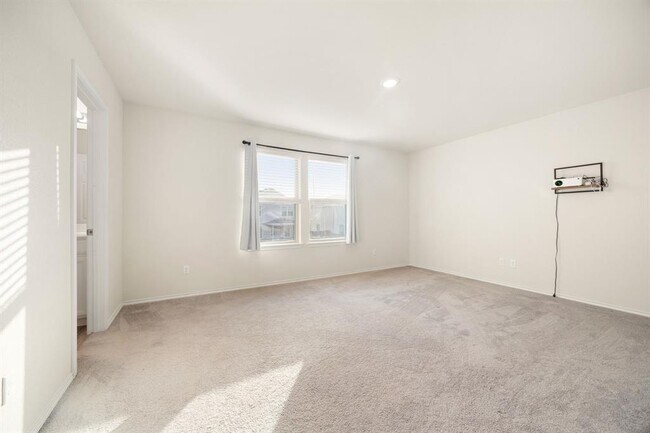 Building Photo - 329 Green Egret Wy