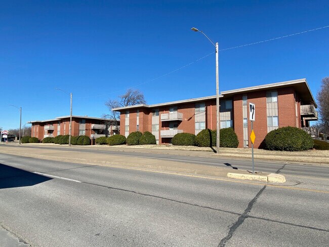 Primary Photo - 2510 E Lincoln St