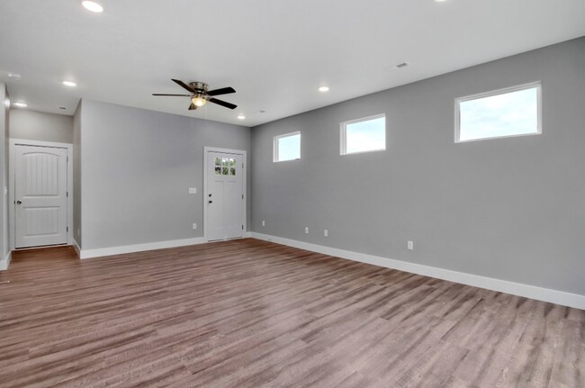 Building Photo - 4653 E 45th St N