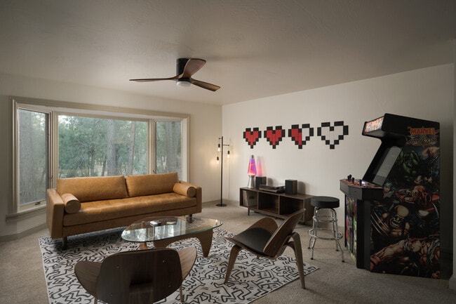 Building Photo - 2237 Lockwood Dr