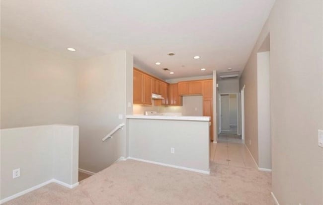 Building Photo - 1800 E Lakeshore Dr