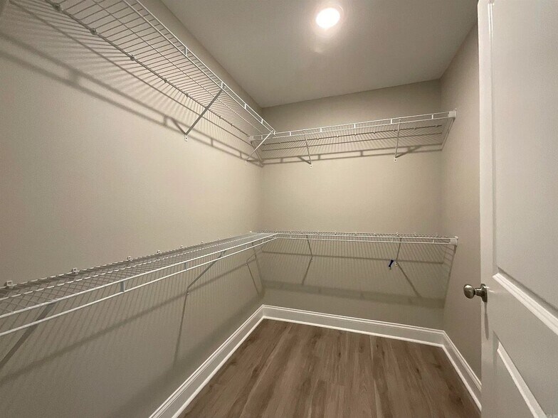 Building Photo - 814 W Trickey Ln