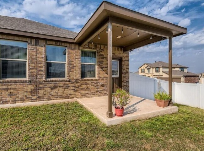 Building Photo - 10921 Zoeller Dr