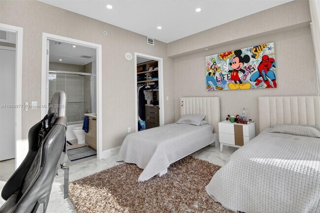 Building Photo - 5000 Island Estates Dr