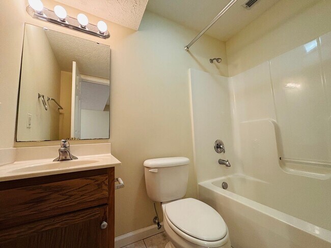 Building Photo - 228 Mountain Breeze Dr