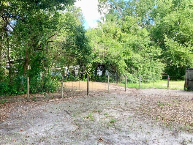 Building Photo - Crystal River Cottage!