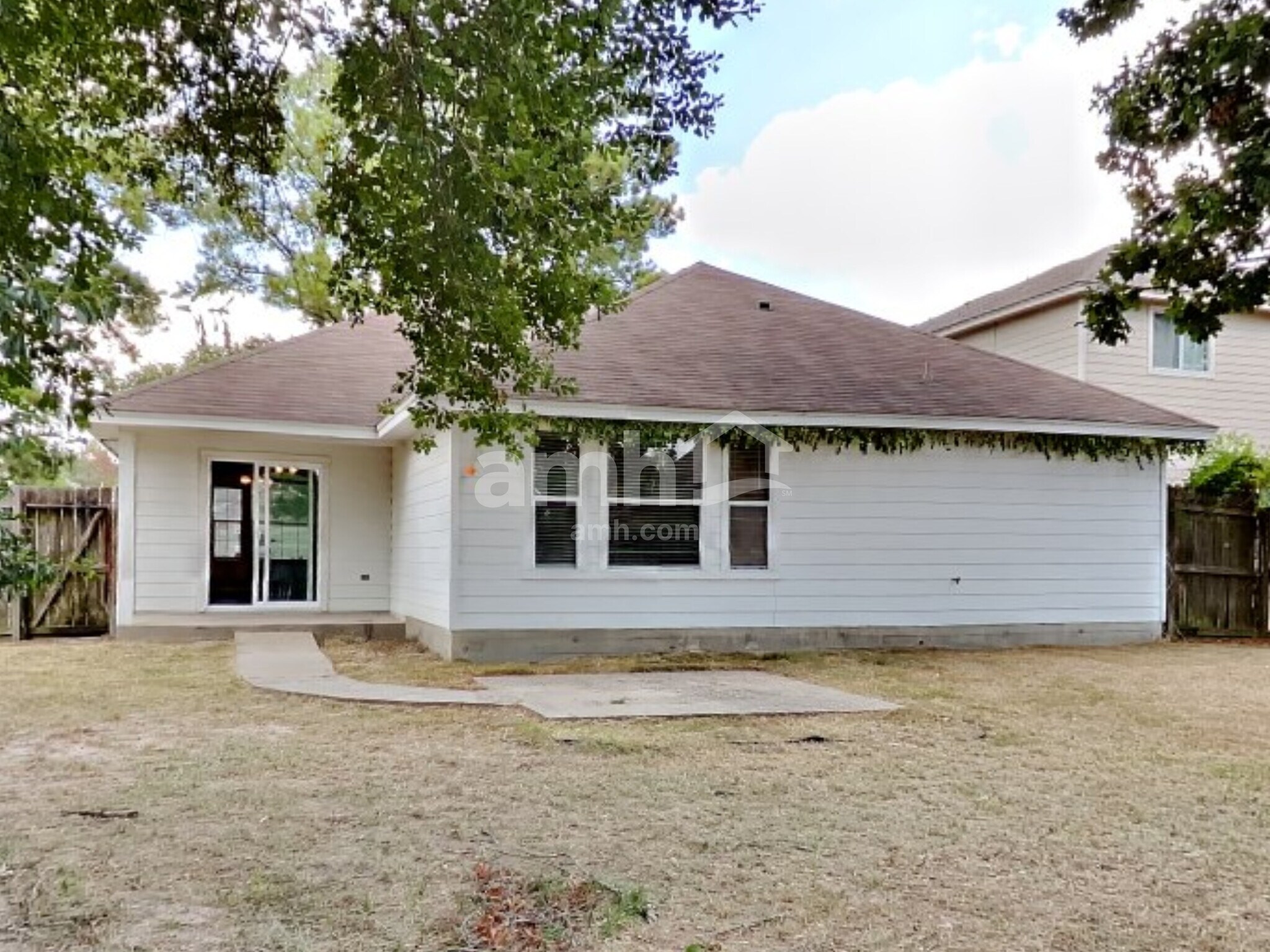 Building Photo - 1800 Northampton Dr