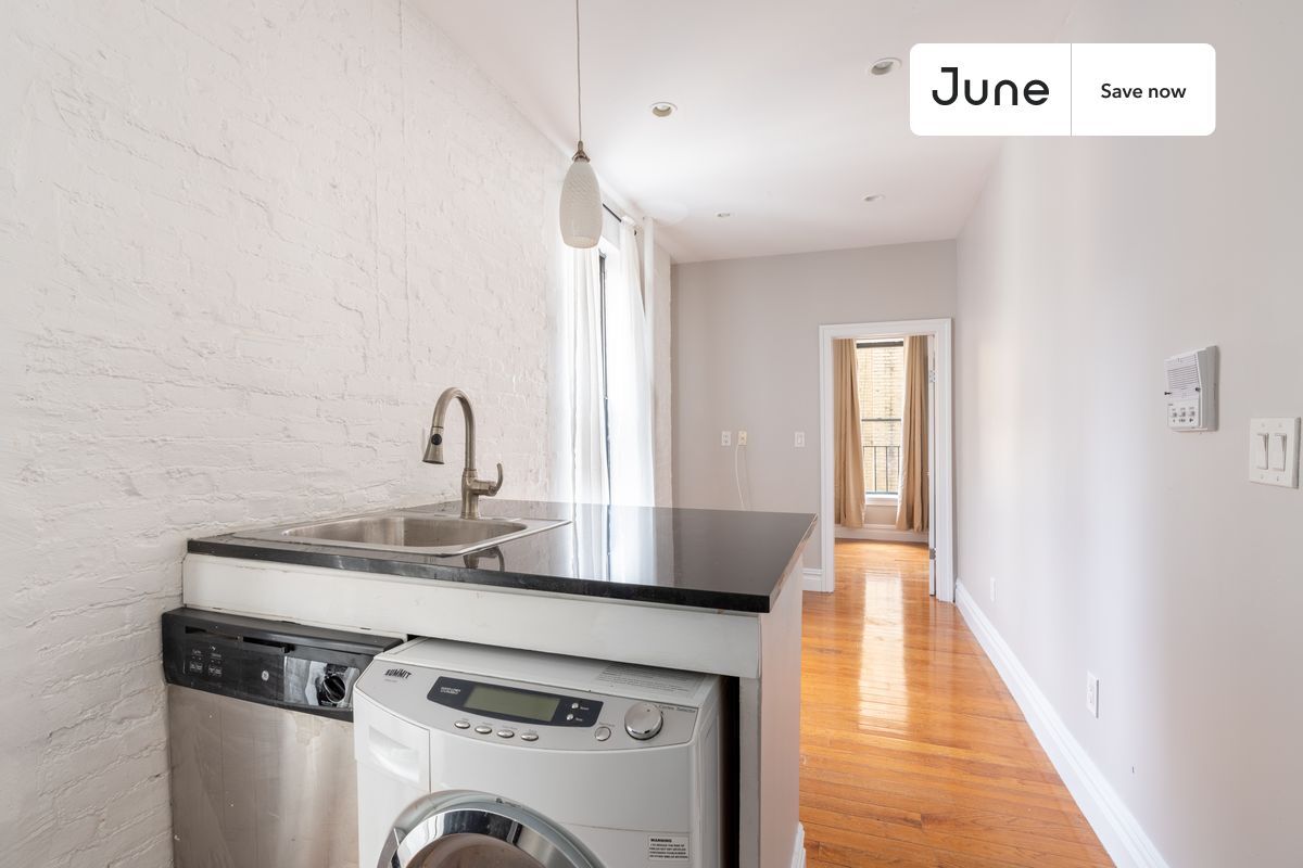 Building Photo - 826 9th Ave