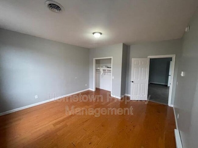 Building Photo - 406 N Front St