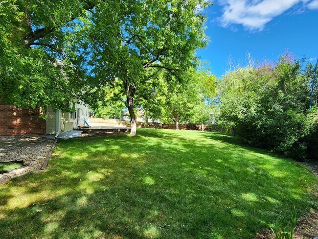 Building Photo - Beautiful 4 Bedroom Home on Cul Du Sac Wit...