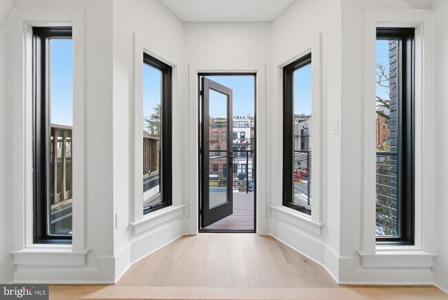 Building Photo - 1816 Belmont Rd NW