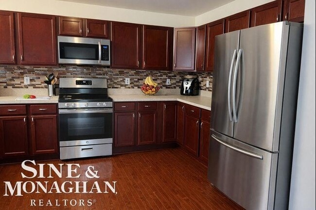 Building Photo - 904 Trombley Rd