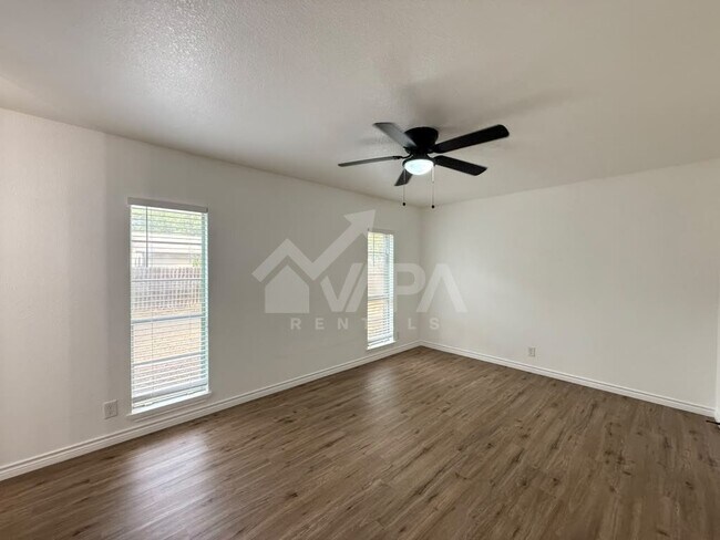 Building Photo - 6819 Laguna Norte