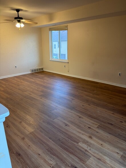 Building Photo - 41718 Bedford Dr