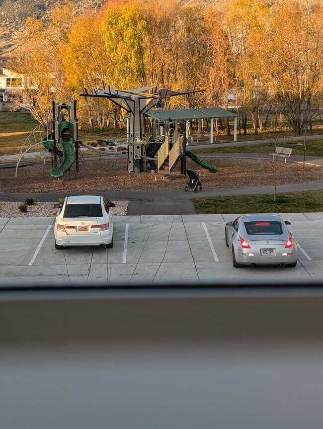 Building Photo - 258 W 925 N