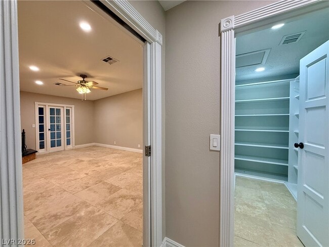 Building Photo - 3416 Cll Del Torre