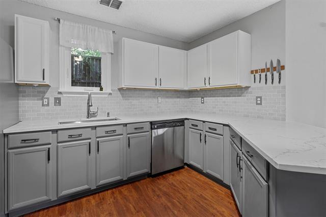 Building Photo - 2202 Barton Springs Dr