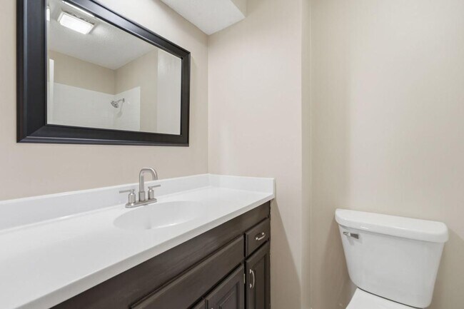 Building Photo - 11804 Oakmont St