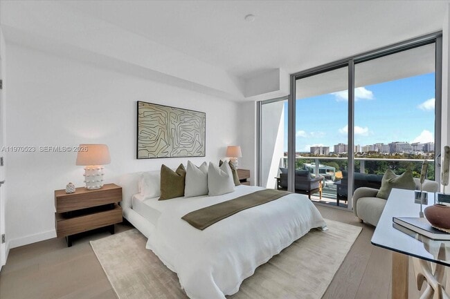 Building Photo - 9201 E Bay Harbor Dr