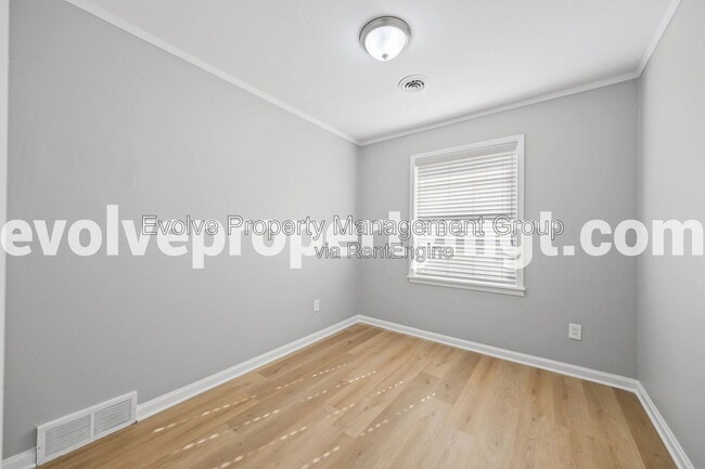 Building Photo - 995 Avon Rd