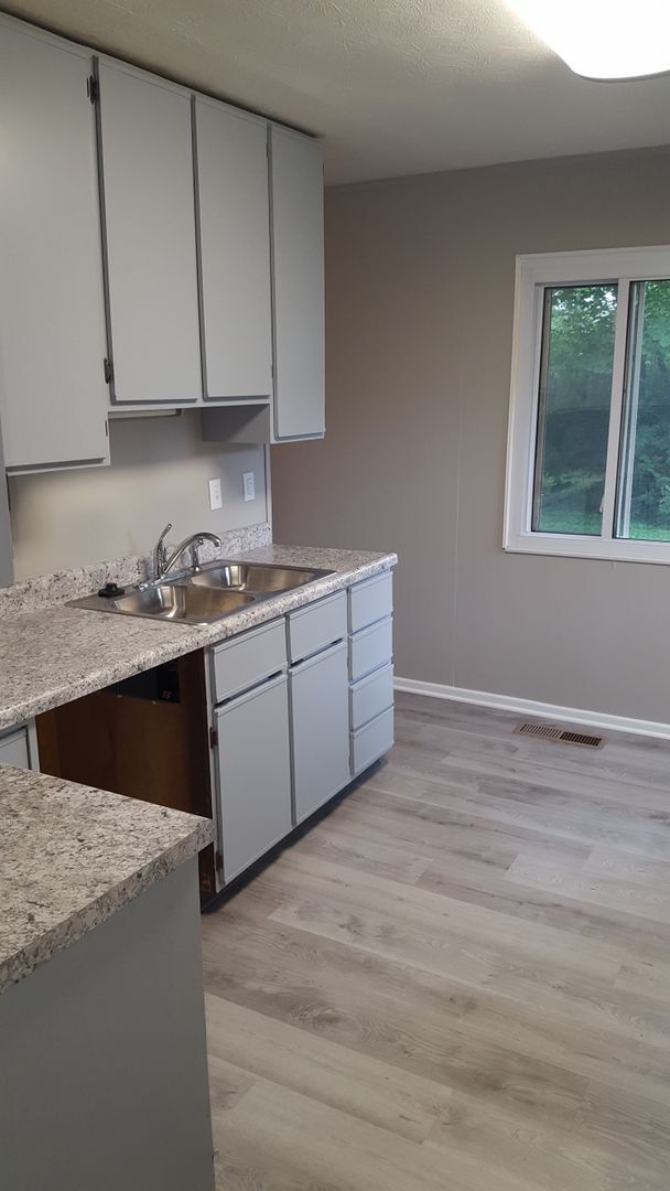 Building Photo - Charming 3 Bedroom Single-Family Home with Private Yard