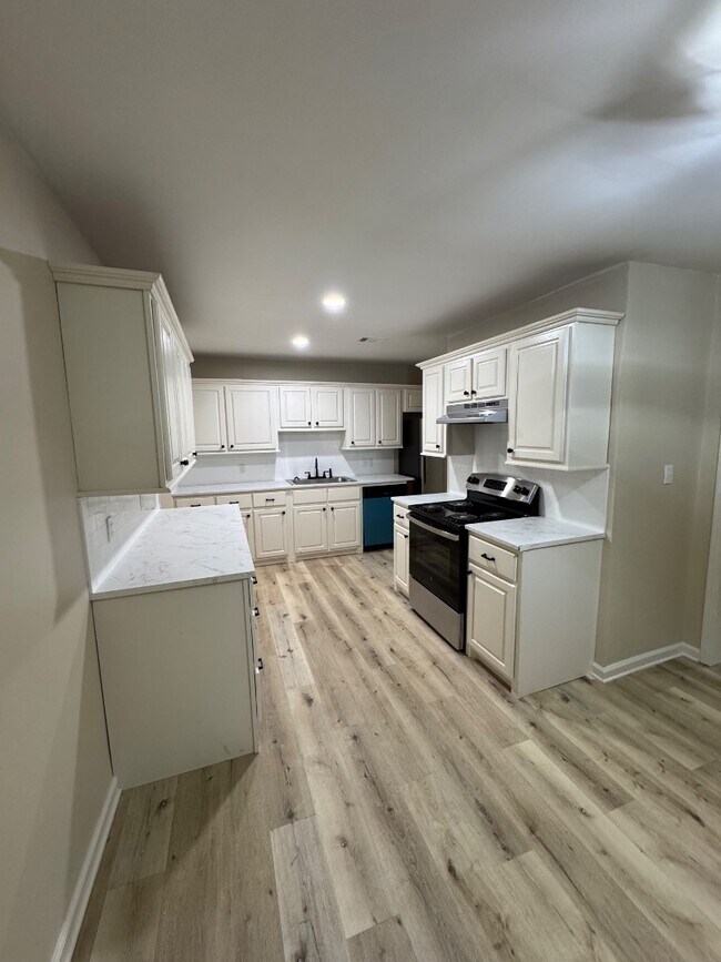 Building Photo - 111 Land Ct