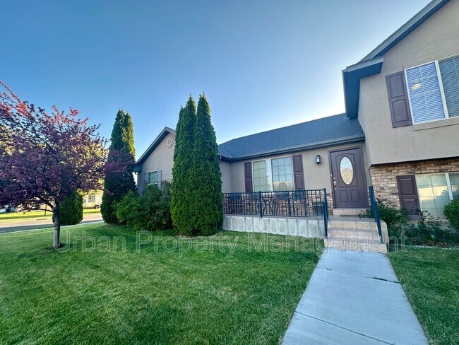 Building Photo - 528 W 810 S