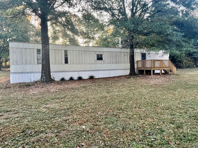 Building Photo - Adorable 2 bedroom 2 bath Trailor Home loc...