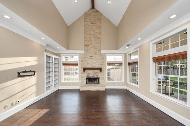 Building Photo - 33318 Winsford St