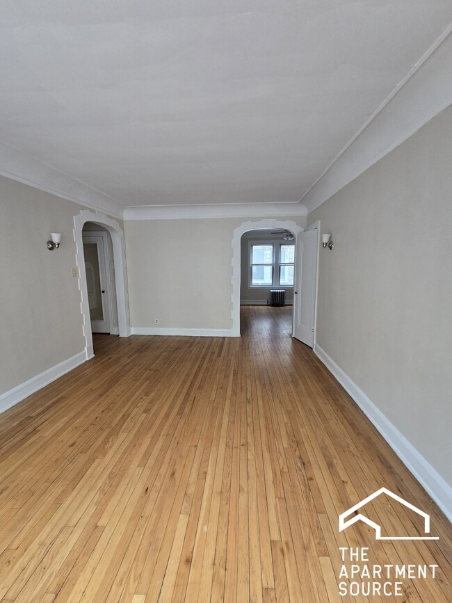 Building Photo - 1806 W Farwell Ave