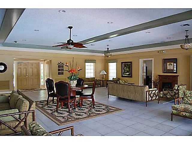 Building Photo - 6317 Bay Club Dr