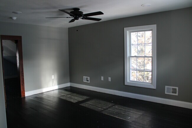 3208#2 Bedroom #2 - 3208 East Ave