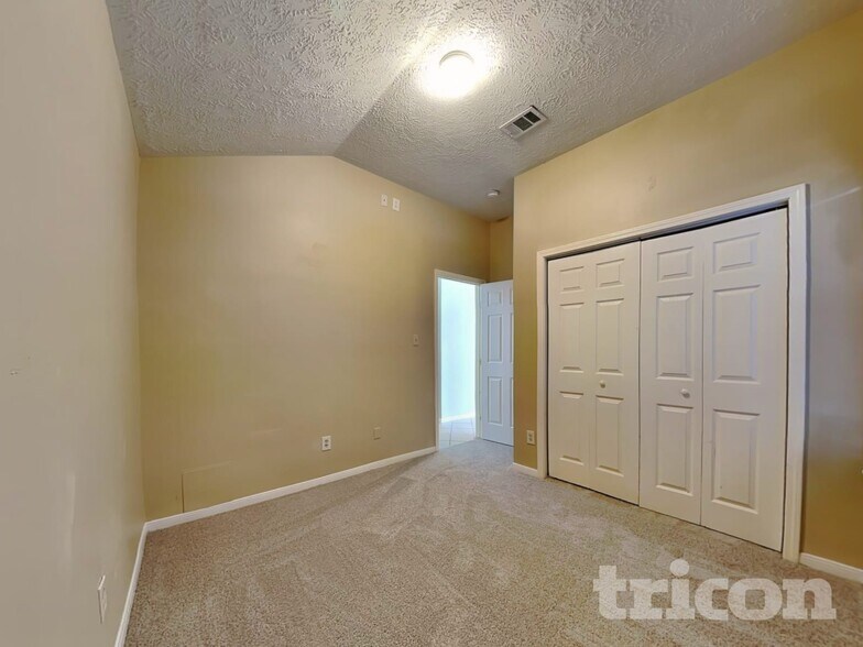 Building Photo - 6615 Laurel Glen Dr