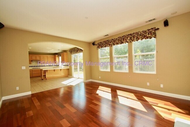 Building Photo - 19 Waterbury Ln