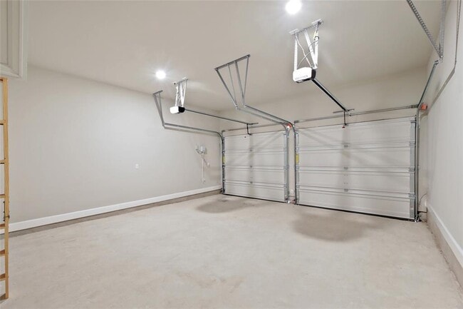 Building Photo - 104 Chinaberry Bnd