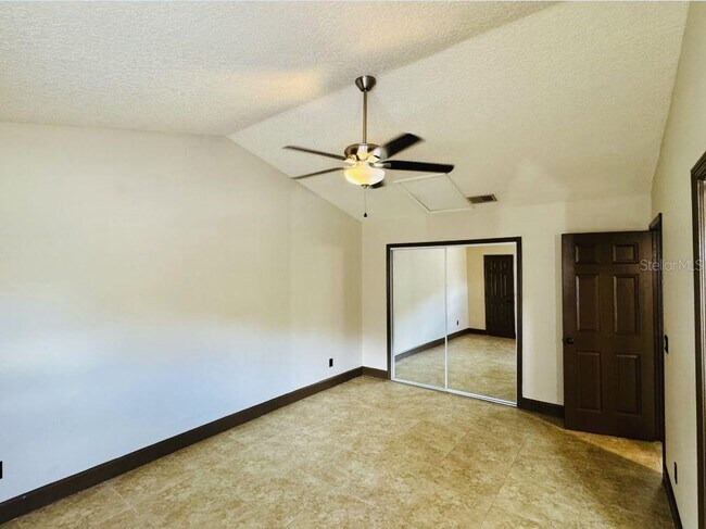 Building Photo - 1556 Farrindon Cir
