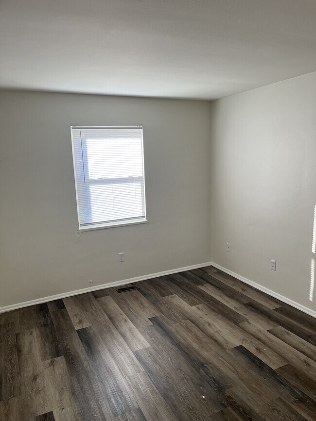 Building Photo - 256 S Harbine Ave
