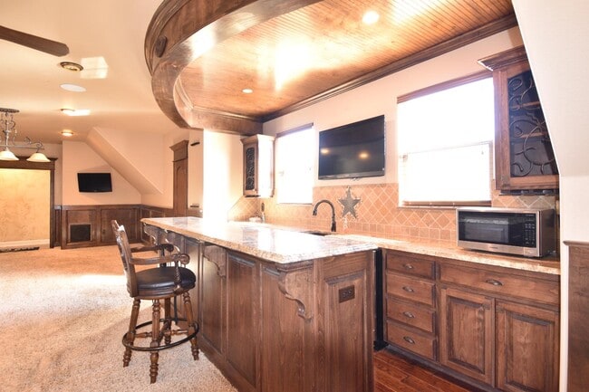 Building Photo - 7871 Oak Creek Trl