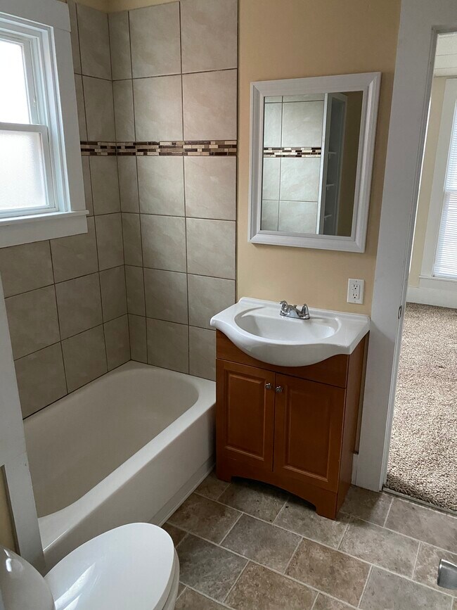 Building Photo - 138 E Kansas Ave Apt. A