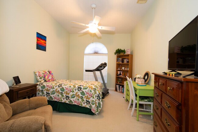 Building Photo - 645 SW Andros Cir