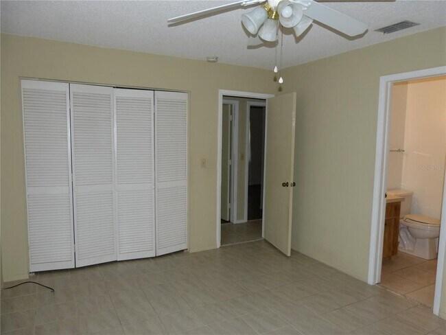 Building Photo - 2528 Elderberry Dr
