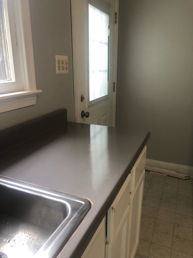 Kitchen - 933 Biddle St