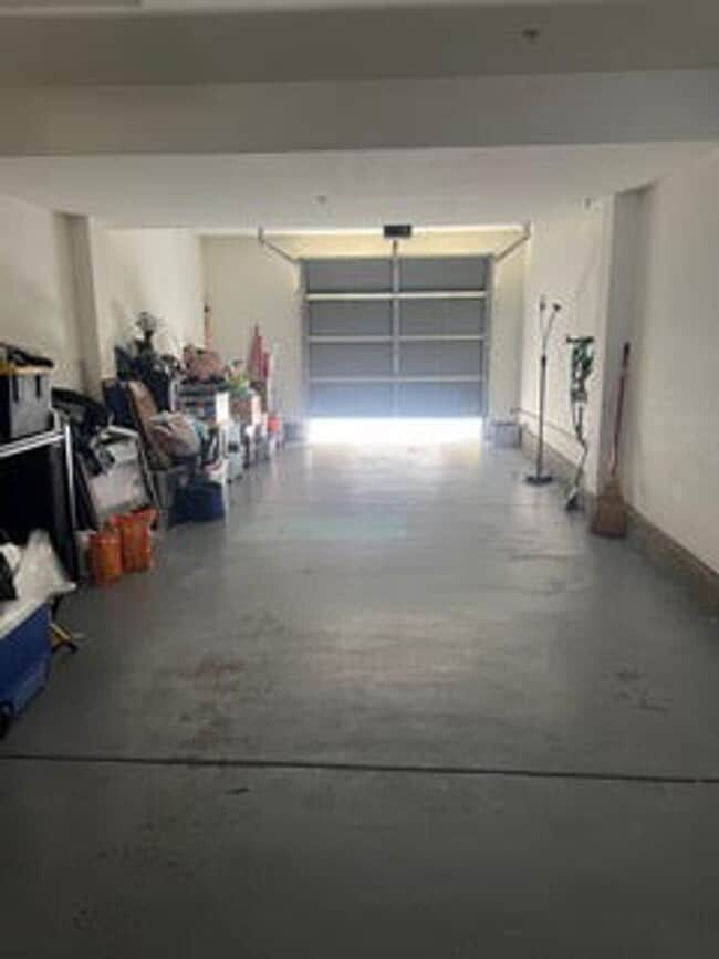 Building Photo - 2 BR, 2 Bath, 2 Car garage