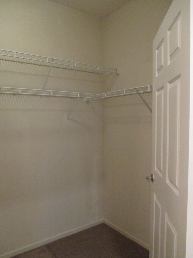 Building Photo - Stunning 2-Bed, 2-Bath