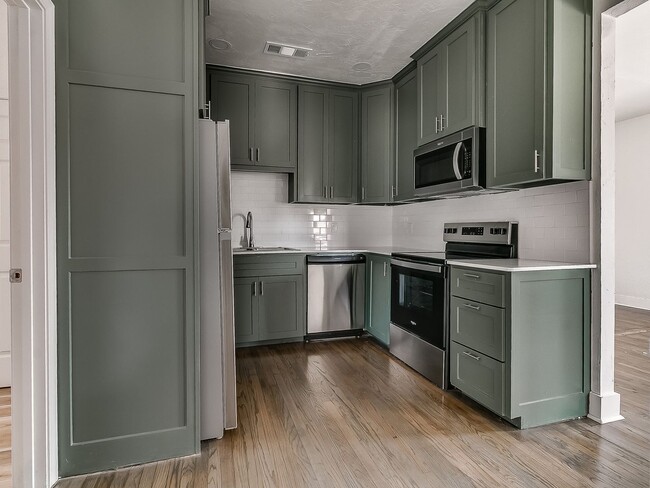Building Photo - Beautifully Remodeled 2 bed / 1 bath