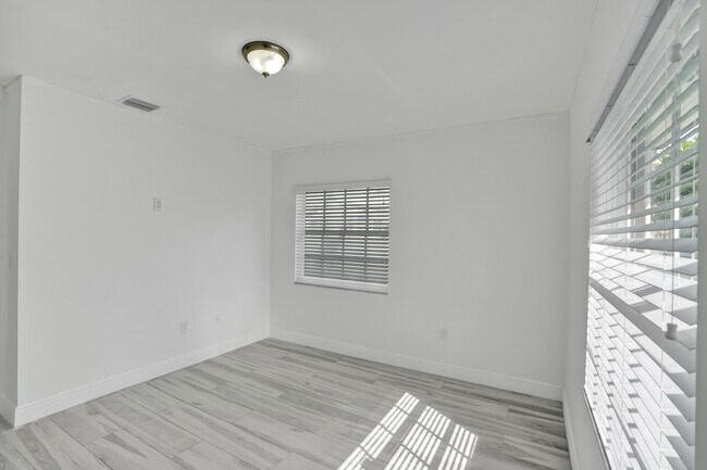 Building Photo - 5721 SW 11th St