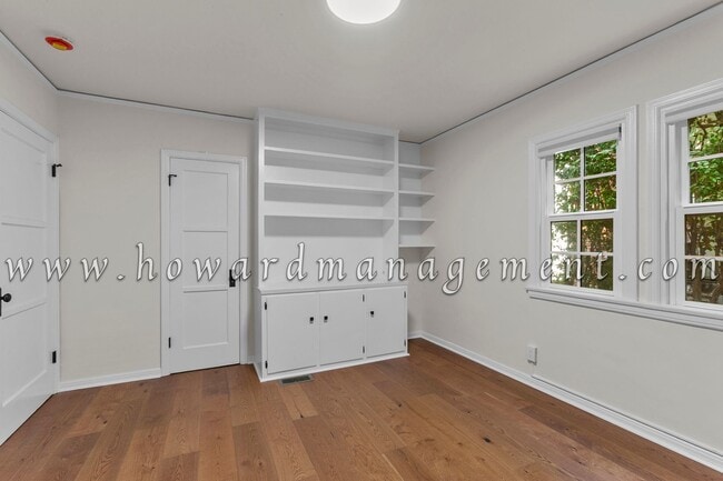 Building Photo - Contemporary Style 5bed/5bath Home with Ad...