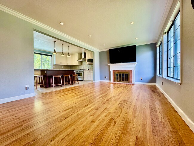 Building Photo - 5317 Creek Estates