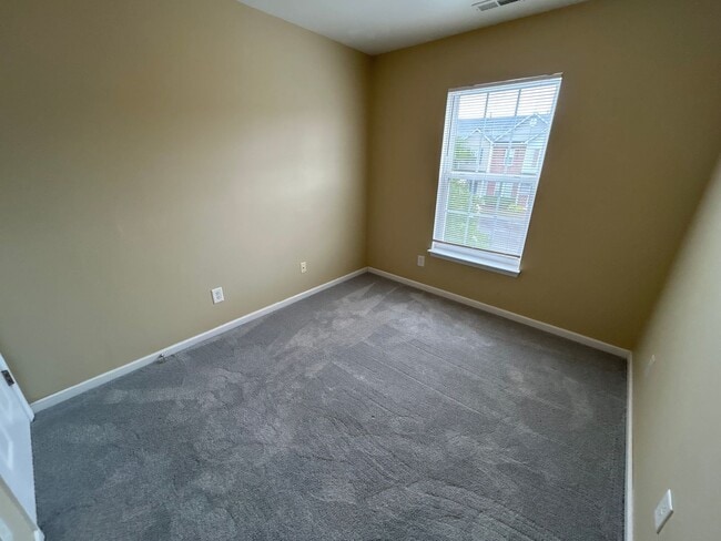Building Photo - 3 Bed | 2.5 Bath Townhouse in North Raleigh